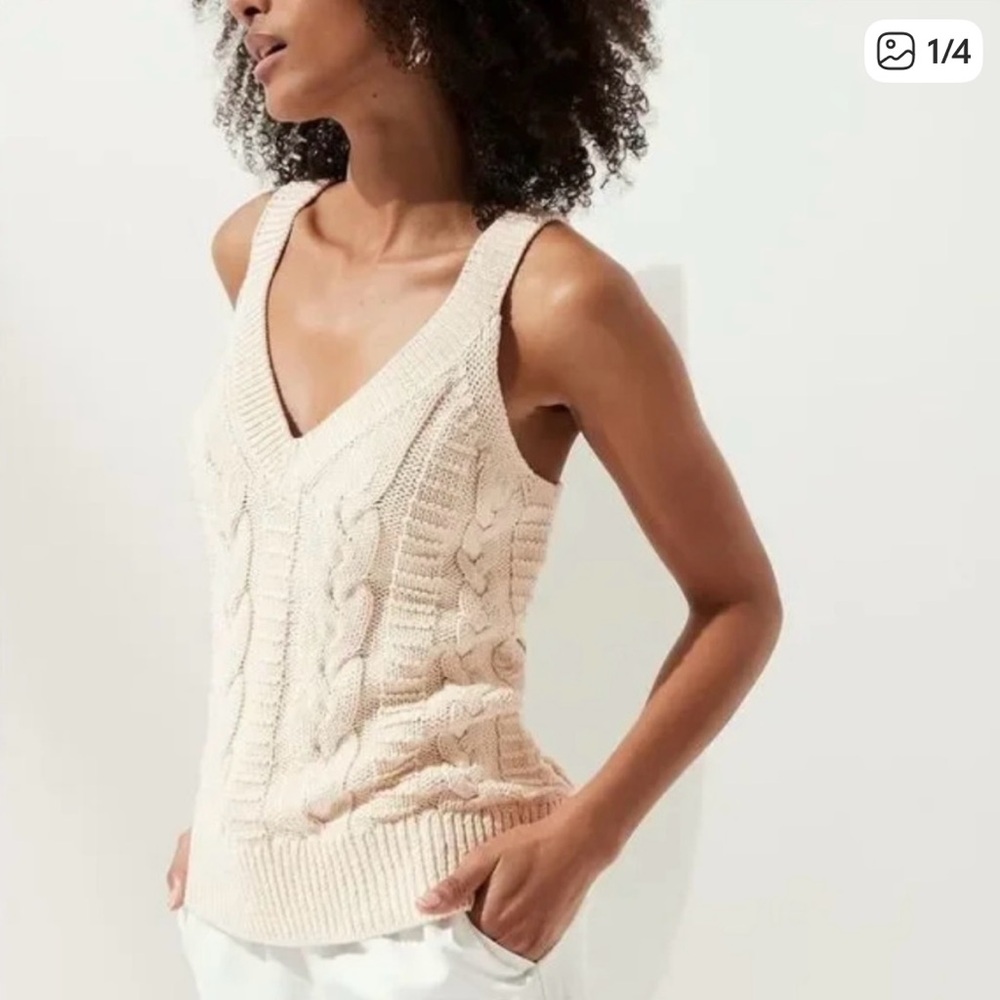 NEVER WORN Banana Republic Cream Cable Knit Sleeveless Sweater